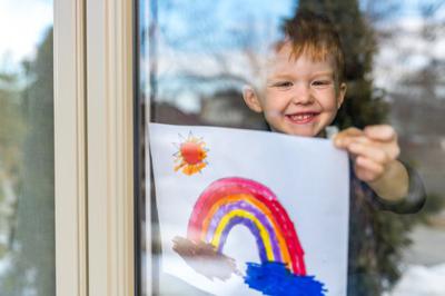 kelly1ruston's tweet photo. In this time of social distancing and self-isolation, some Toronto and GTA families are finding creative ways to spread cheer and connect with their neighbours. https://t.co/UhPxvvLWJ0 https://t.co/BLKqSVORht