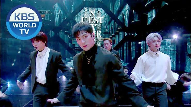 The live stages: the S T Y L I N G. they looked so expensive??? ren’s red silk shirt, aron’s gloves, jonghyun’s cropped jacket, the LOOKS they served i still die to this day