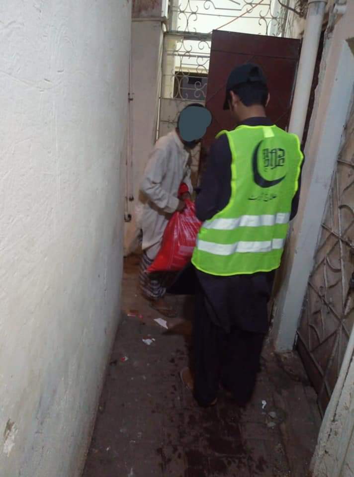 AikAwamPK's tweet photo. Alhumdulillah our volunteers registered 243 families and delivered ration on their doorstep earlier today between 1am and 6am in #DelhiColony, #PunjabColony  and #PNTColony.

Requesting all organisations to register and use the Sindh Relief Initiative App to distribute ration. https://t.co/cqPjqJqme9