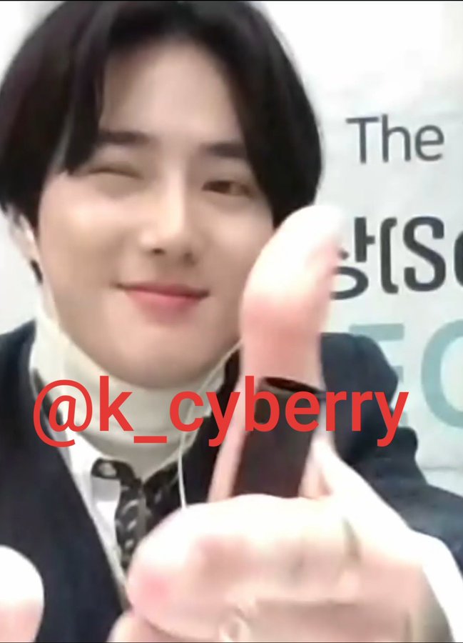 200404  #SUHO    #수호   Video Call Fansign Lets do rock paper scissors for a wish!Rock paper scissors!scissors  paperJM was abt to say his wish when OP said "the winner should grant a wish! Pls shoot hearts!" so he was laughing while doing it haha