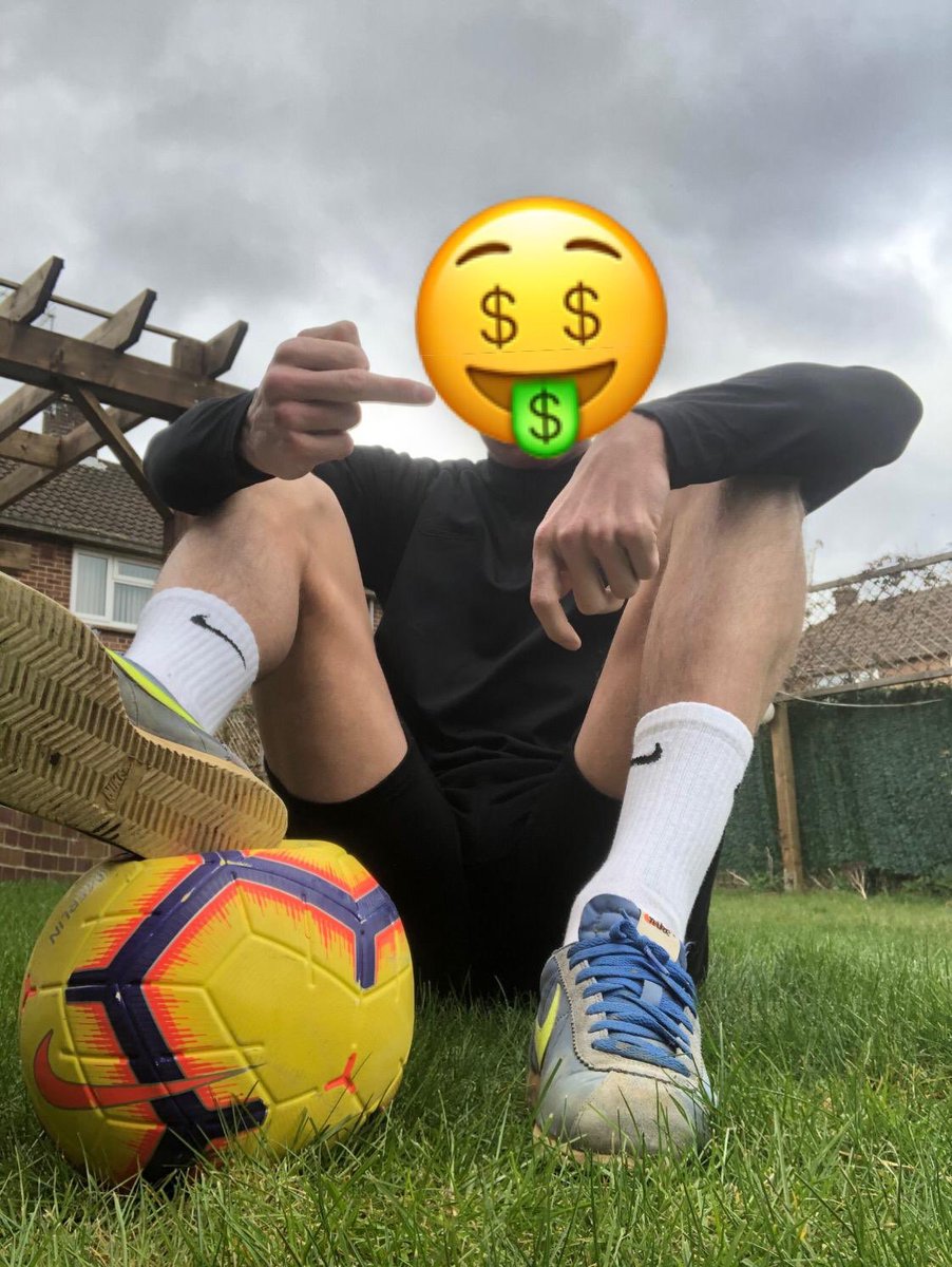 Saturdays I usually play football. Today I’m draining wallets. No idea which is more fun. Who wants to show me how much my feet mean to them 😉😂 
#footfetish #findom