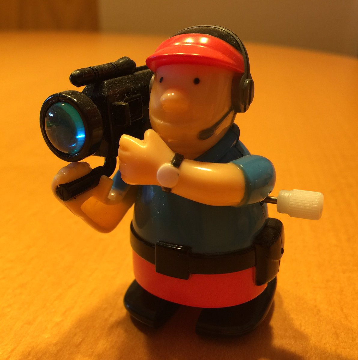 NatachaBlay's tweet photo. Gran esfuerzo e implicación de los cámaras de @apuntnoticies en esta crisis. Confinados en turnos A y B, saliendo de sus casas con cámara y mochila para servir a todas las TVs las comparecencias, imágenes de hospitales de campaña, repartos material... Sois nuestros ojos. Bravo 💪🏼 https://t.co/xZIUQmUArE