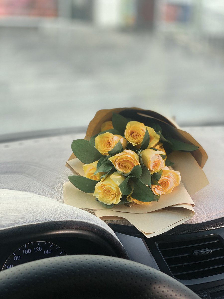 أيا حُبّاً نَمَا في حشاي وأضلعي
وقَاسَمْتُهُ روحي فصارَ خليلها .