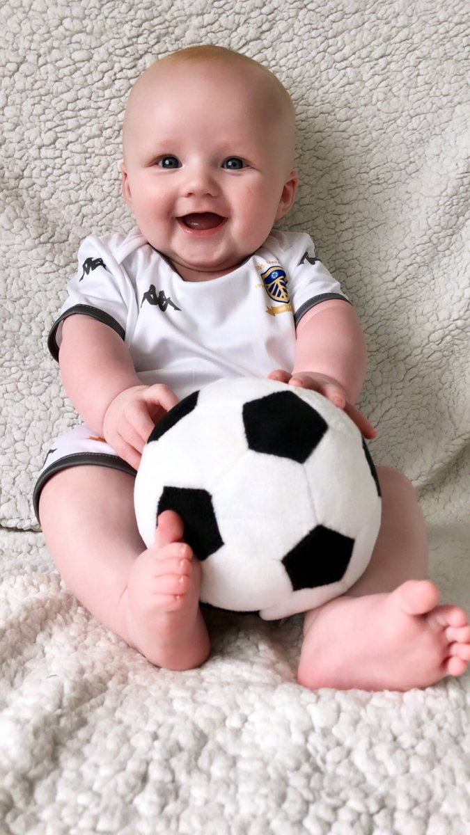 janeyirwin18's tweet photo. Getting him started young ⚽️❤️ @LUFC @kirwin563 https://t.co/rlMZhec1h4