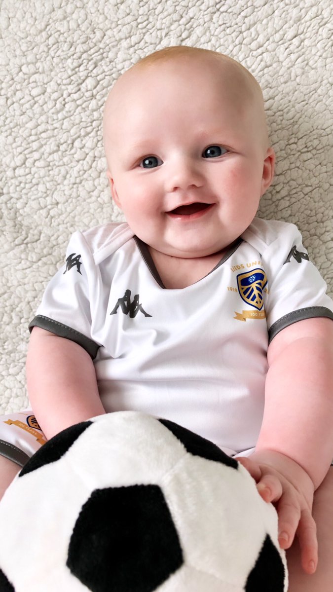 janeyirwin18's tweet photo. Getting him started young ⚽️❤️ @LUFC @kirwin563 https://t.co/rlMZhec1h4