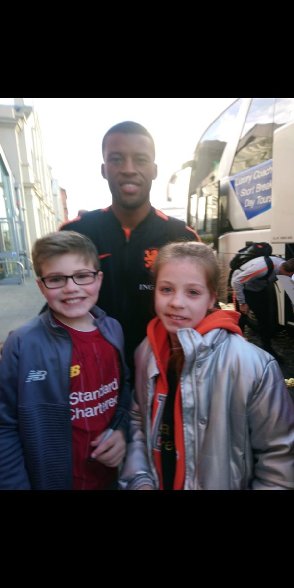 EmmaScott78's tweet photo. @GWijnaldum any chance of a retweet for two massive fans please 
https://t.co/q0DWBqQQlV https://t.co/PyEpFrmCJj