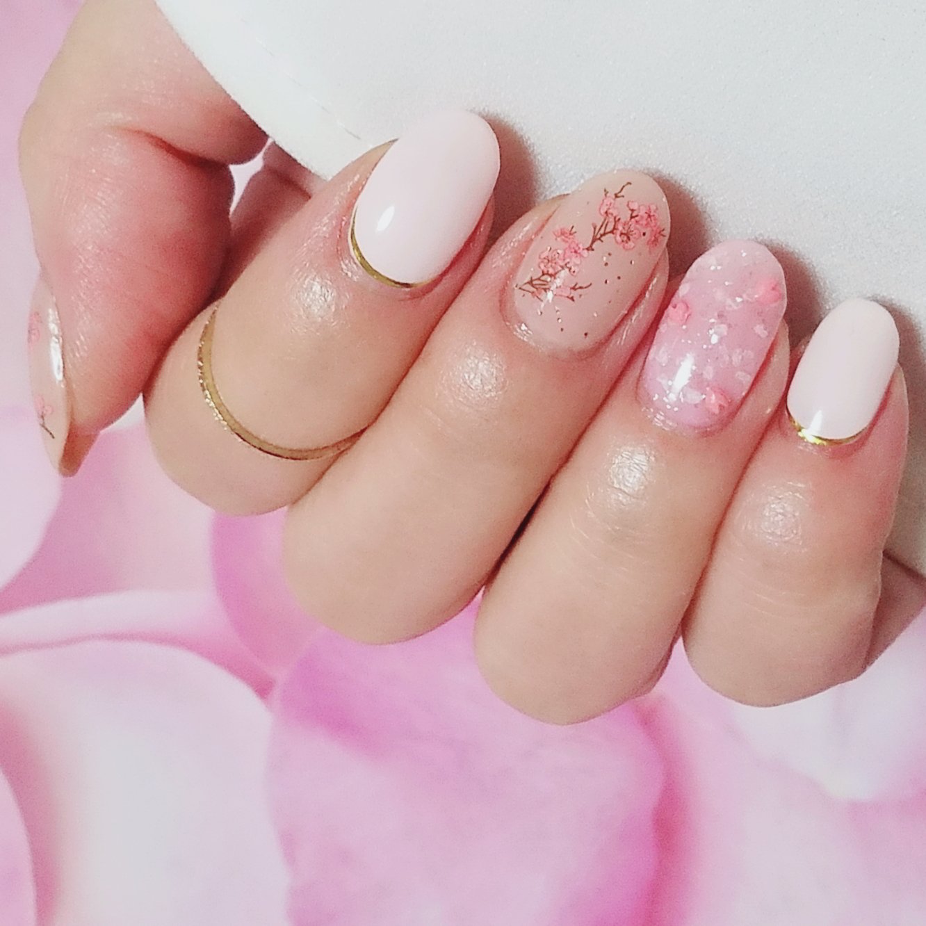 Tomoka 桃の花と桜の花びらで春ネイル セルフネイル セルフジェルネイル 春ネイル Nailtown