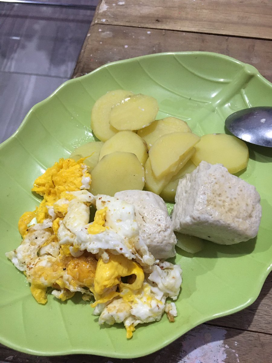 OdetteShoppy's tweet photo. Kentang, tahu dikukus ✔️
Telur digoreng setengah matang ✔️ https://t.co/Q8ik90vYKt