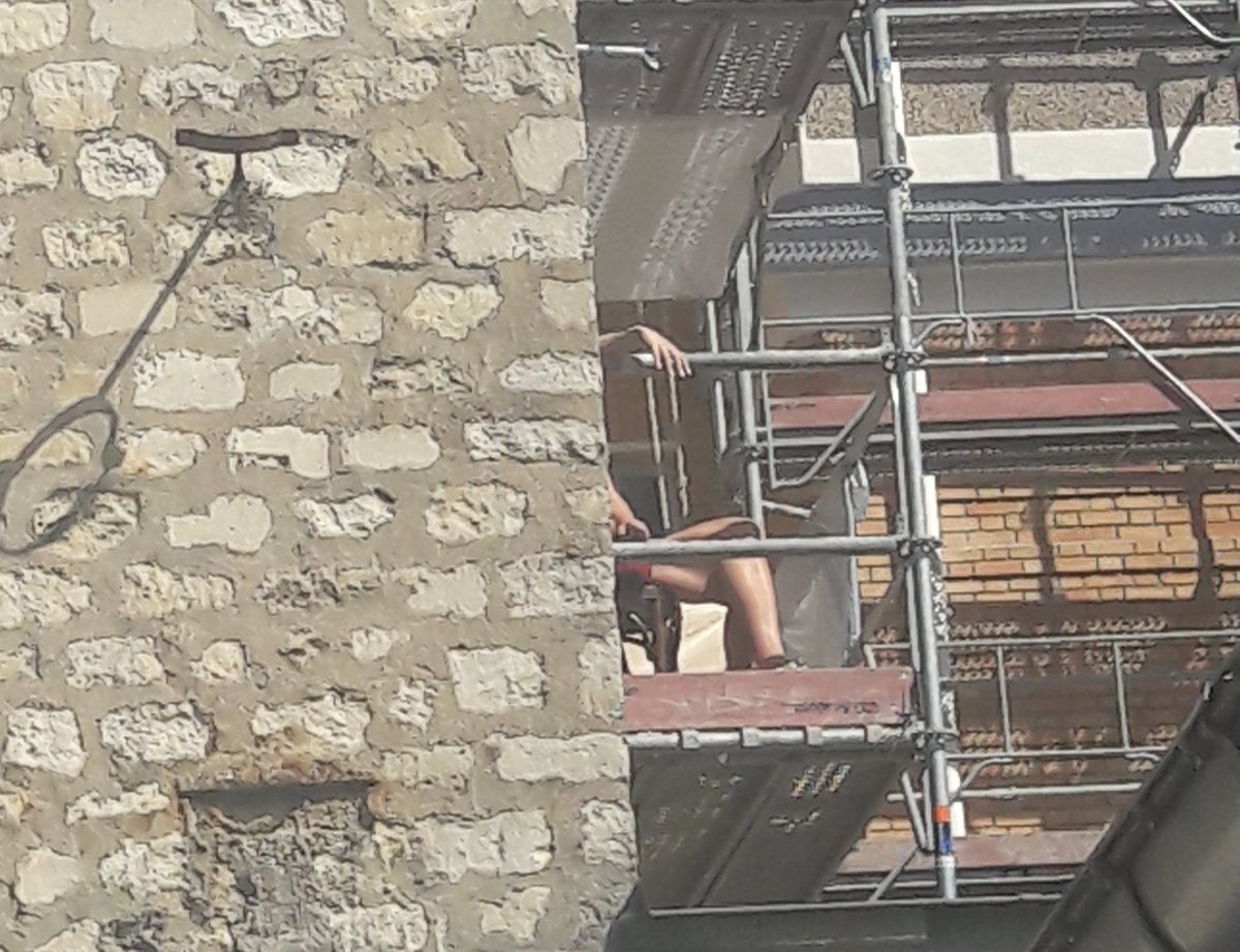 Gepige's tweet photo. Confinement: un échafaudage providentiel! https://t.co/zmRQtj5iUm