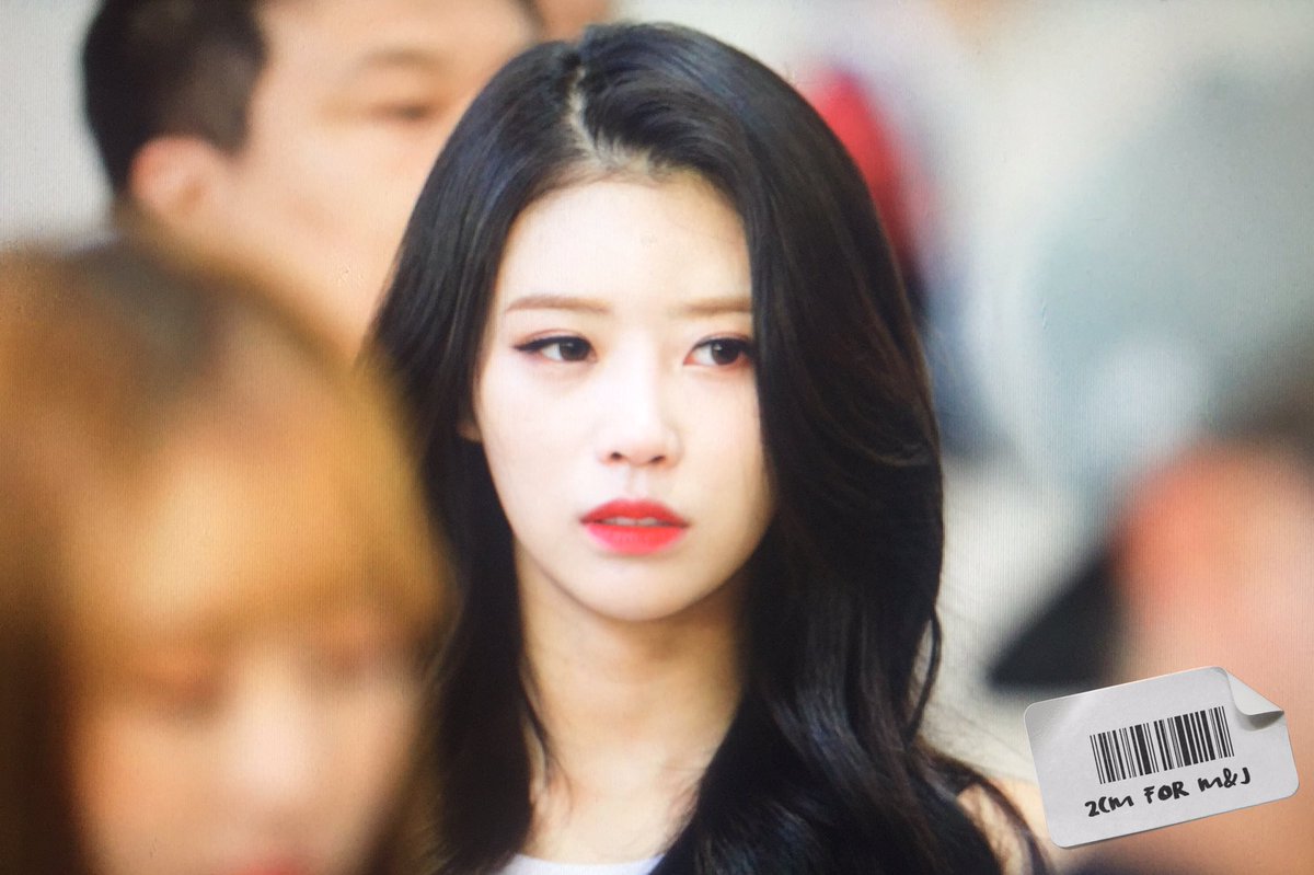 13. also this... 180818 mijoo? this might not even be related to woollim or anything maybe she just had a bad day but it's obvious that she'd been crying before they got to the airport :(