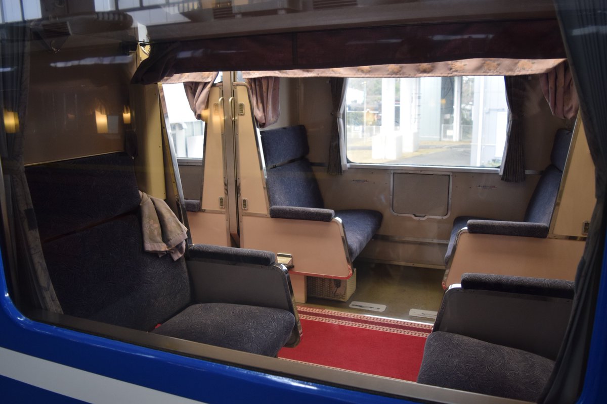 ドリフターズの番組で度々あった寝台列車のコント、赤い床にレールと