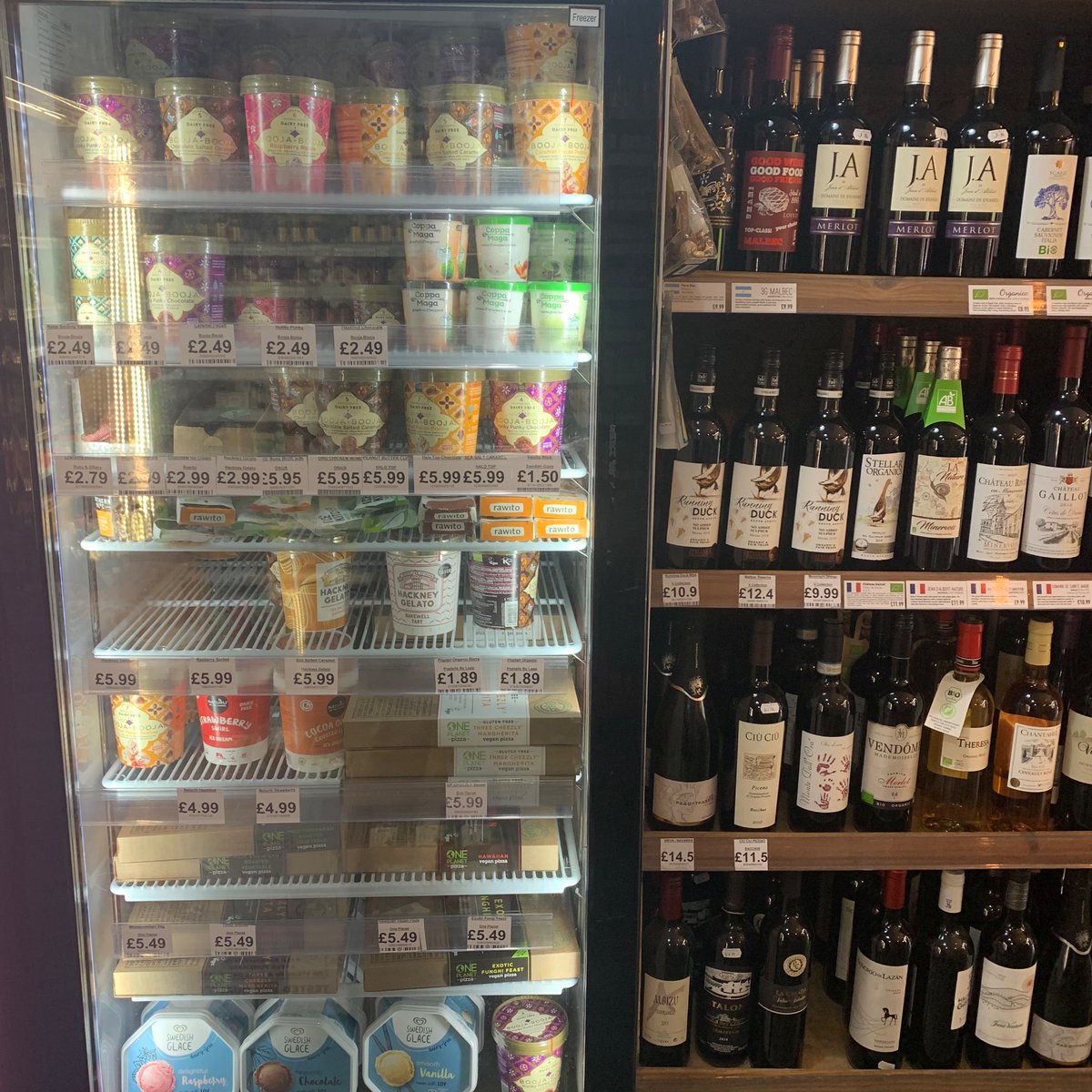 hackneyfresh's tweet image. Great ice cream and oodles of organic wine! What more could you ask for from your friendly neighbourhood organic store? Stay safe everyone! #hackneyfresh