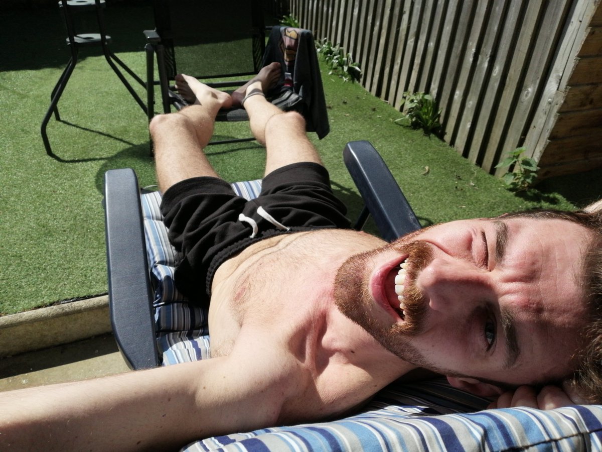 VinsPrencipe's tweet photo. Saturday Garden tan โ๏ธ
#stayhome #staysafe #usesuncream https://t.co/4qDWIPCT0m