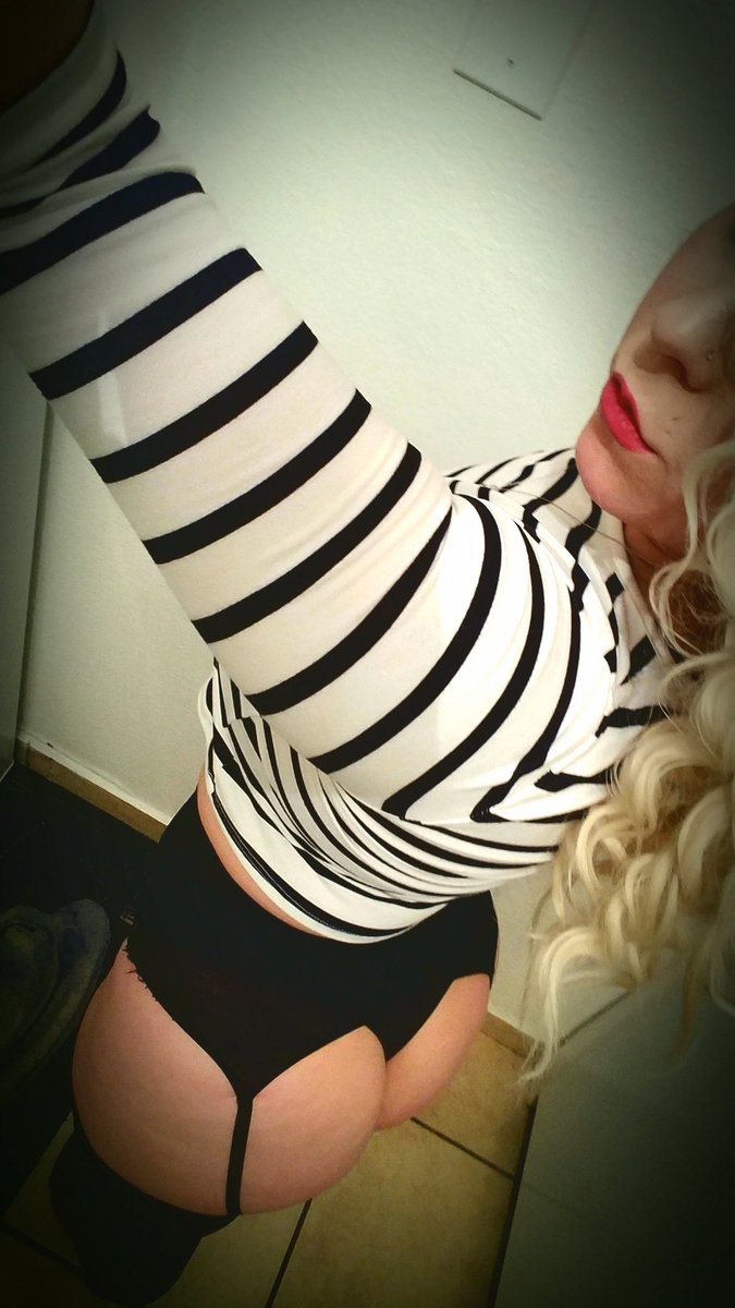 JaiceeJames's tweet photo. Just an update here I ammmmmmmmm, in the middle of laundry day 😂 #chaturbate #cammodel #explicit #snowbunny #Platinumblonde #sexy #milf #LiveStreaming #horny #metalgirl #rockerchick #milf #jaiceejames #jaiceejunebug #sex #livesex #Giovannistrong #couplescams  #metalhead https://t.co/RoBWLlZRyq
