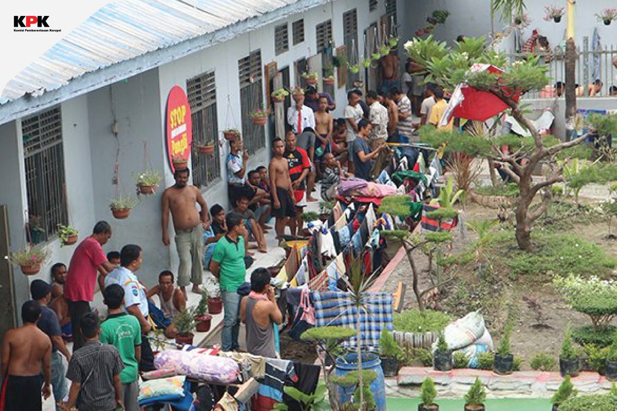 KPK_RI's tweet photo. [BERITA KPK] Pimpinan KPK, Nurul Gufron menegaskan pembebasan narapidana harus menekankan pada prasyarat keadilan dan memperhatikan tujuan pemidanaan. 
“Kami tegaskan, napi korupsi selnya tidak penuh sehingga tidak ada alasan untuk dilakukan pembebasan terhadap mereka,” katanya. https://t.co/niyhLdGYaS