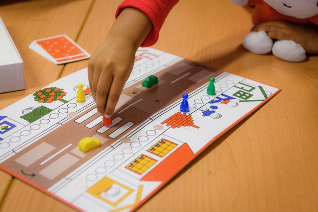 LeerintVerkeer's tweet photo. Om ouders van kleuters en peuters te ondersteunen bij thuisonderwijs, biedt Leer in het Verkeer pakketten met oa spellen en knutselwerkjes om samen met  kinderen spelenderwijs verkeersregels te oefenen. De materialen zijn via onze webshop te bestellen: https://t.co/tB6otmx3VW https://t.co/dfne7OOwqW