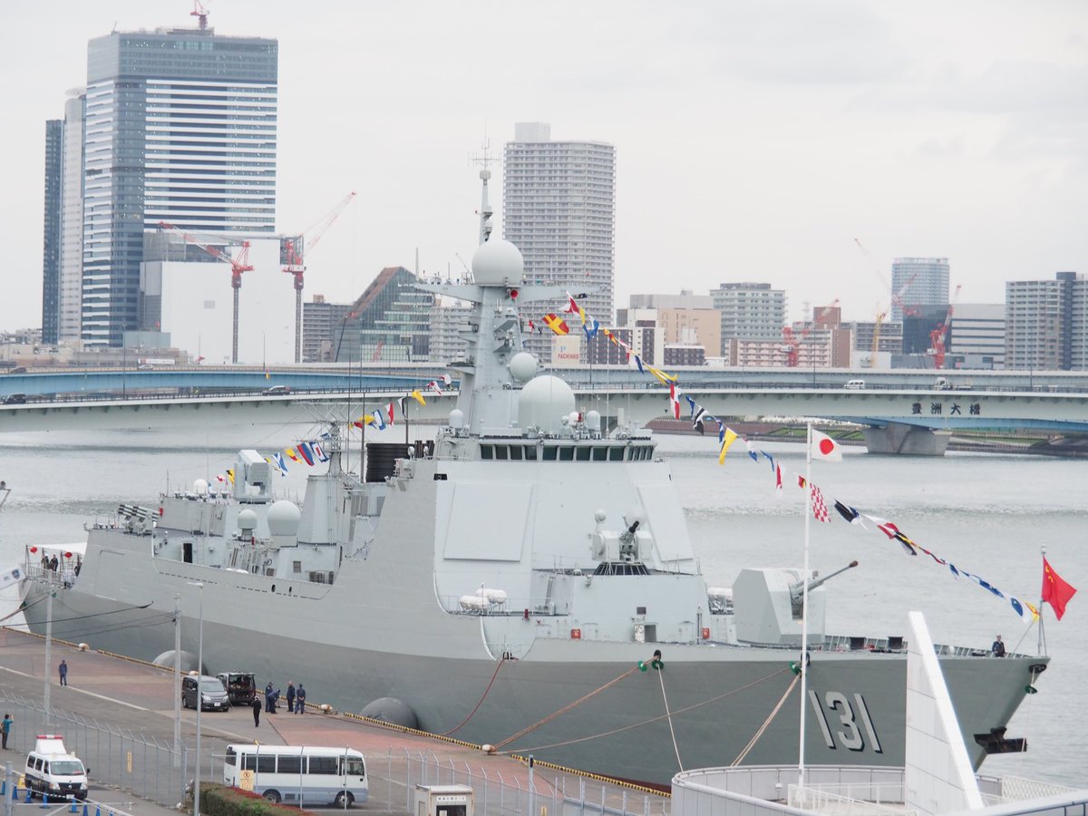 PLAHenkenBot2's tweet image. 052D型駆逐艦 太原(Tàiyuán)
日中の防衛協力の強化の一環として海上自衛隊観艦式に参加するため2019年に来日。台風の影響で観艦式は中止になってしまったものの、日本の災害復興を祈る横断幕を掲げながら入港。当時の日中の関係改善ムードを象徴するような熱烈歓迎を受けた。