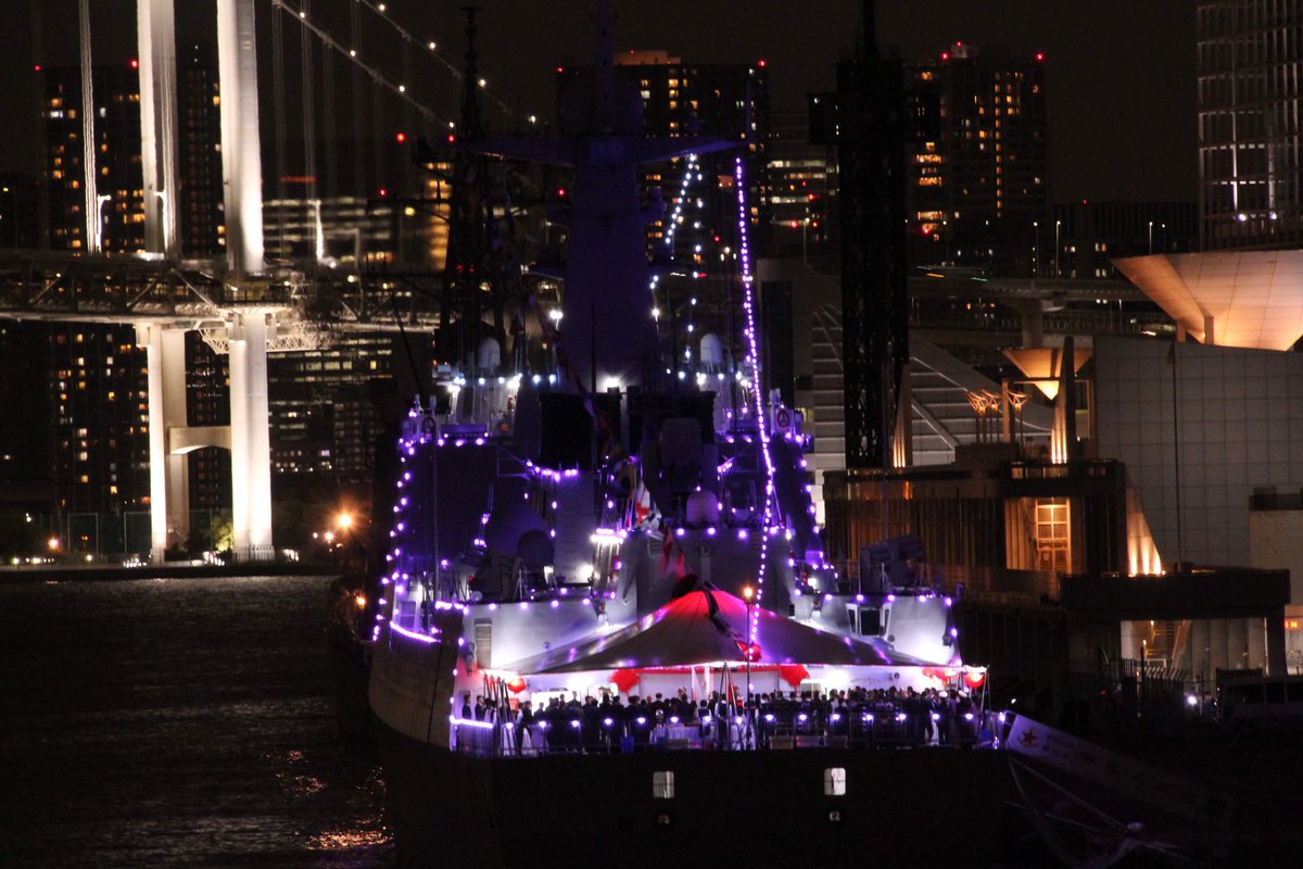 PLAHenkenBot2's tweet image. 052D型駆逐艦 太原(Tàiyuán)
日中の防衛協力の強化の一環として海上自衛隊観艦式に参加するため2019年に来日。台風の影響で観艦式は中止になってしまったものの、日本の災害復興を祈る横断幕を掲げながら入港。当時の日中の関係改善ムードを象徴するような熱烈歓迎を受けた。