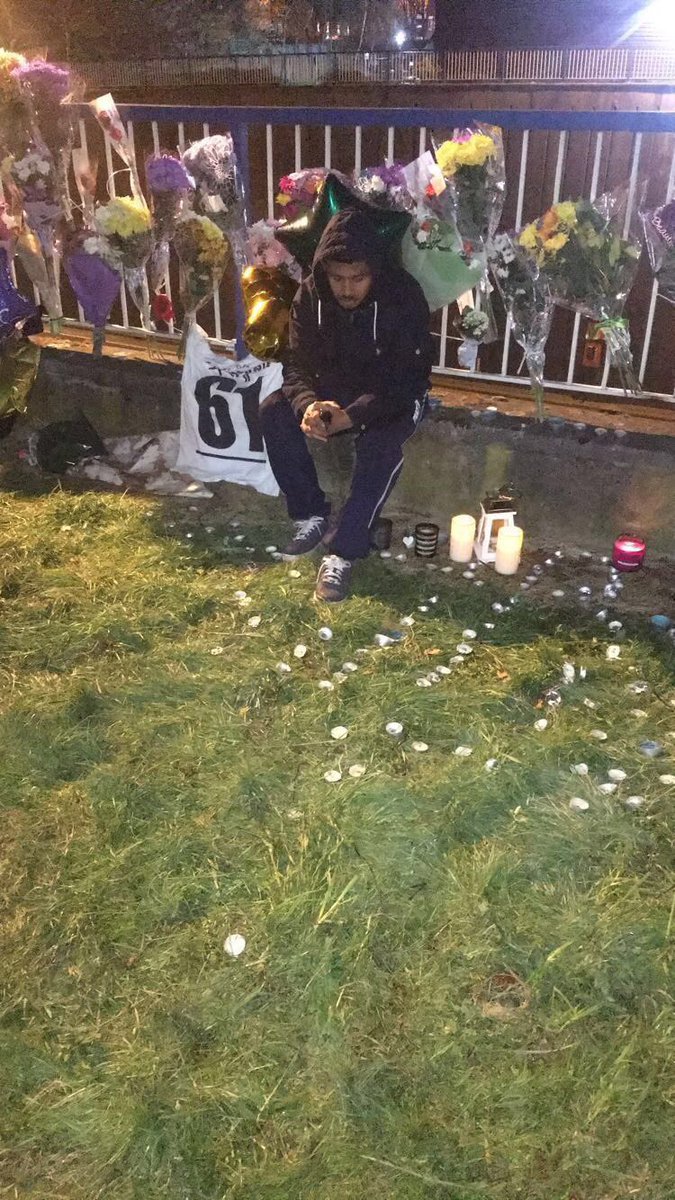 tamz_96's tweet photo. Long live a real one my brother Declan, up in the skies with the angels looking down on us all with his cheeky smile. Gone but never forgotten by many. Rest easy soldier we miss you. ๐ 4.4.17 ๐น๐ #DecsWorld #LongLiveDeclan ๐ https://t.co/fGalVWOPS9