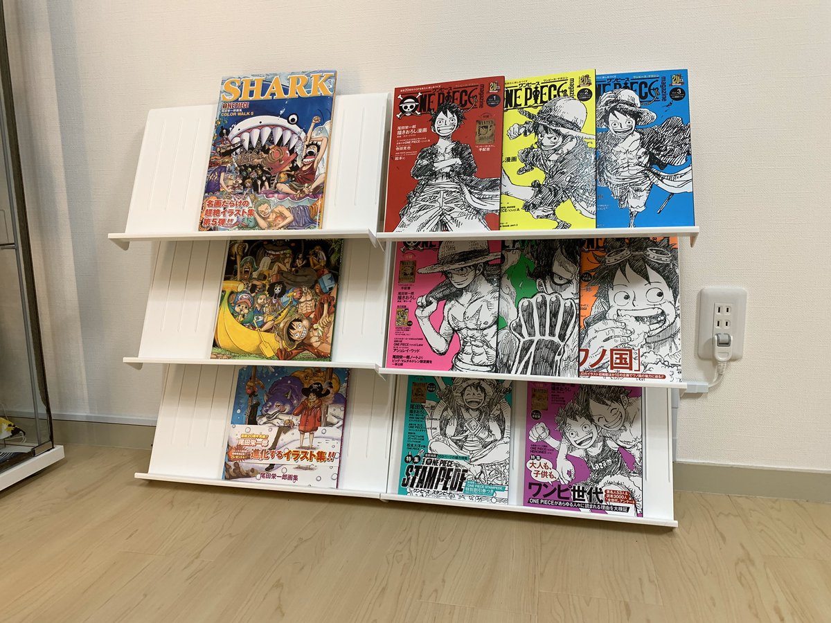 Nobuo Murakami 本日のお披露目 ニトリ でマガジンラック シューズラックどちらでも使えるのを購入して マガジンラックにしてみた テーブルの下の棚に並べていたワンピースマガジン達を飾って 見る 観る 魅せるって感じにして自己満足 で 上の