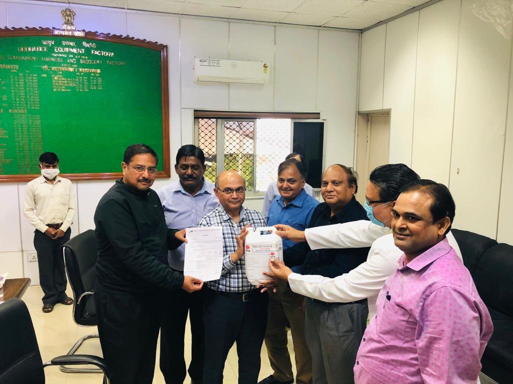 pro_saf's tweet photo. SAF Kanpur, unit of OFB adopts itself into fight against #Covid 19 from its domain expertise in Small Arms. After developing an apparatus for testing of PPEs. It has made isopropyl based sanitizers and handed over to DM, Kanpur, GMs of OPF &amp; OEF, CMO of OEF apart fr in-house use. https://t.co/PCeeIR5Urg