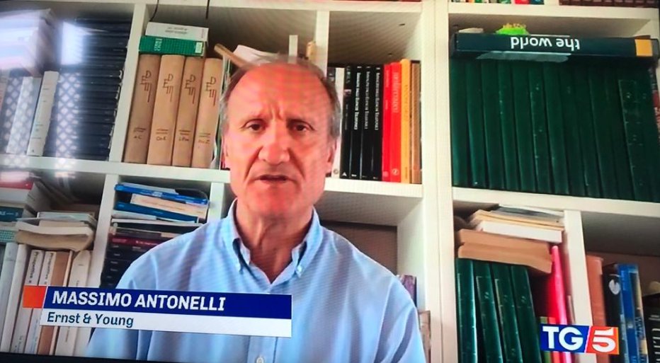 EY_Italy's tweet photo. Le aziende oggi hanno la possibilità di ripensare ai propri processi produttivi, a come vendere i propri servizi. Se riusciranno ad avere coraggio e pensare in maniera innovativa potranno acquisire un vantaggio competitivo. Al #TG5 Massimo Antonelli CEO EY per l'Area Mediterranea https://t.co/C8BAmdKtKw
