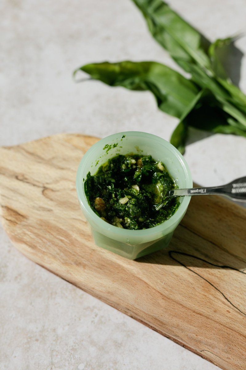 If you've been foraging for wild garlic lately, pick up today's <a href="/irishexaminer/">Irish Examiner</a>. The <a href="/currabinny_/">Currabinny</a> column has recipes for wild garlic mash, potato, carrot &amp; wild garlic soup, and wild pesto. 👌

Photos: Bríd O'Donovan.