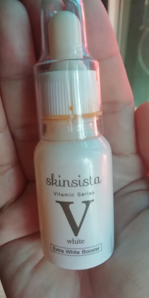 KEERAYA_air's tweet photo. @SkinsistaTH ใช้ #VWHITE BOOSTER อยู่ ชอบมากใช้แล้วรอยสิวรอยดำบนใบหน้าจางลงและหน้าขาวใสขึ้นแต่ไม่กัดหน้าใช้แล้วหน้าไม่แห้งไม่คัน เนื้อเซรั่มก็ซึมซับดีเยี่ยมไม่ทิ้งคราบมันผิวหน้า เลิฟมากๆค่ะ #skinsista #skinsistareview #ใช้ดีบอกต่อ อยากได้ #VSMOOTHBOOSTER https://t.co/gUY2s8eYFy
