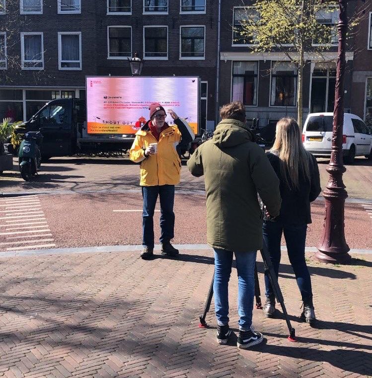 orangeowlnl's tweet photo. #blijfthuis ! Stuur je shout out met #amsterdamhouvol en zie bericht terugkomen op 1 van de schermen en https://t.co/LYwNyJxdEC https://t.co/BxE0nJ8Jmw