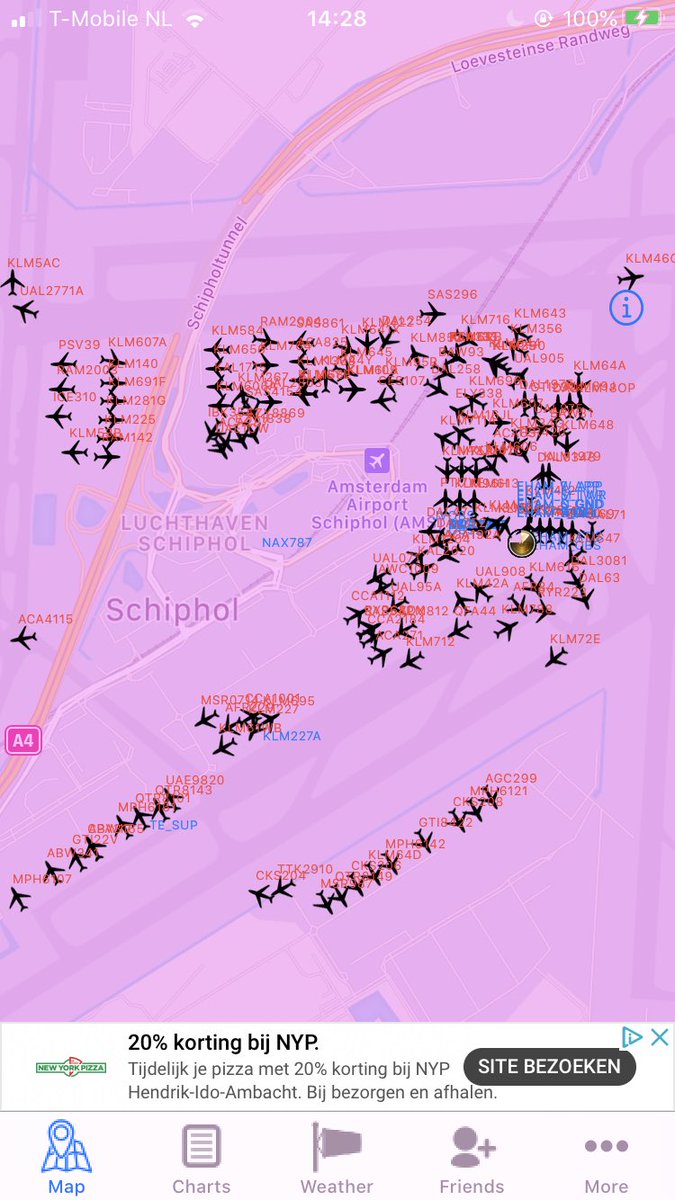 AviationProNL's tweet image. In the virtual world of VATSIM, Amsterdam Airport Schiphol is now way more busy than in real life! In fact, no active aircraft on the ground in real life...#crossthepond #ctp2020 #vatsim