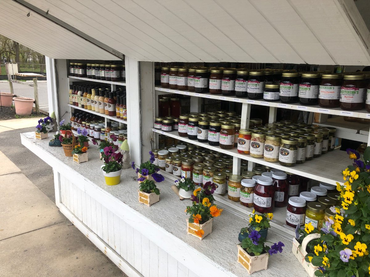 VisitHagerstown's tweet photo. Cronise Market Place in Boonsboro is an outdoor country market with fresh fruits and vegetables, baked goods, flowers, herbs, vegetable plants and much more! Call ahead for curbside pickup—301-432-7377. #BoonsboroMD #CroniseMarketPlace #produce #plants #bakedgoods https://t.co/BAYGZxmbeP