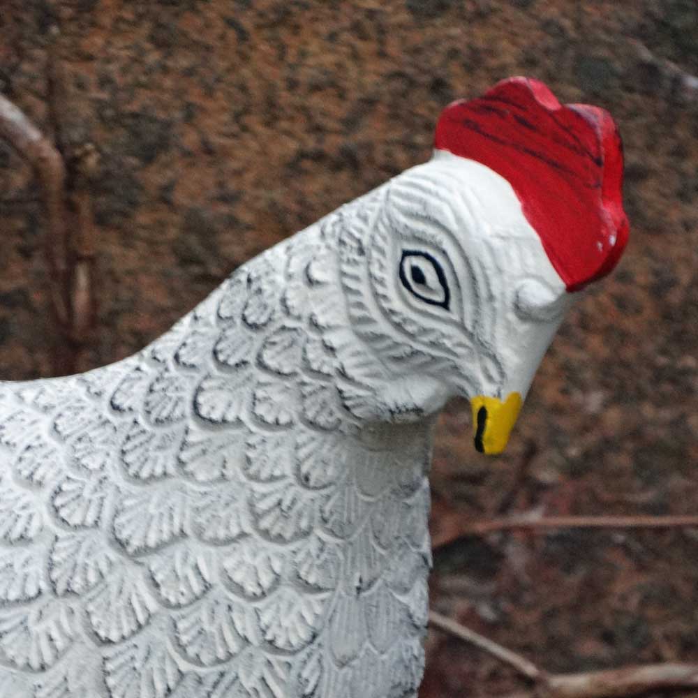 gecko_se's tweet photo. En nyfiken höna som gärna kikar fram i rabatten. Målad metall. Kan stå ute året runt. Med tiden kan hon bli lite patinerad.  

https://t.co/nlHLpzpyQz https://t.co/r3RW1ZmvMI