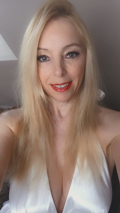 All in white for today&rsquo;s session at https://t.co/lokePH1su2 2pm until 9pm xxx https://t.co/MVB6uH7ow<a href="/tag/heels"class="tags"><span>#heels</span></a><a href="/tag/feet"class="tags"><span>#feet</span></a><a href="/tag/nylons"class="tags"><span>#nylons</span></a><a href="/tag/blondeambition"class="tags"><span>#blondeambition</span></a><a href="/tag/powerdressing"class="tags"><span>#powerdressing</span></a>