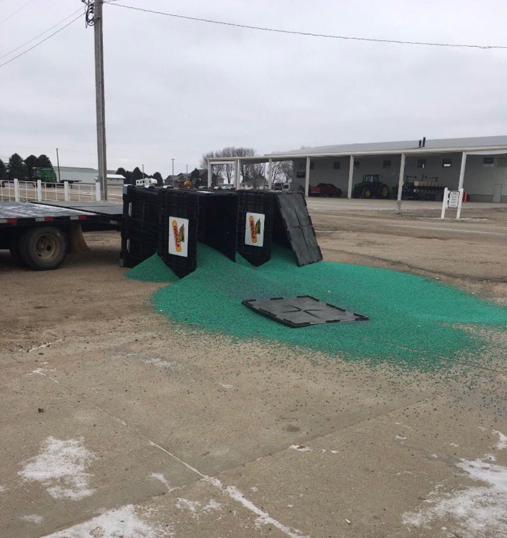 graincartguy's tweet photo. We better hang a scoop shovel on the forklift too https://t.co/XmzlcQfqVu