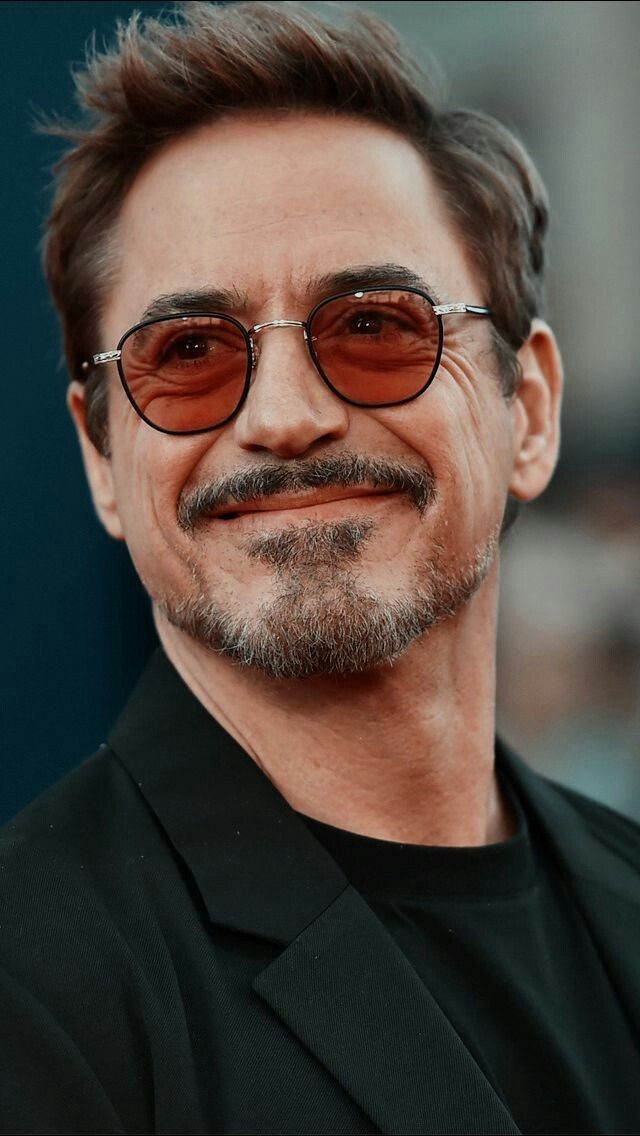 Happy Birthday Robert Downey Jr.

Siempre te recordaremos Tony. 

We love you 3000.  