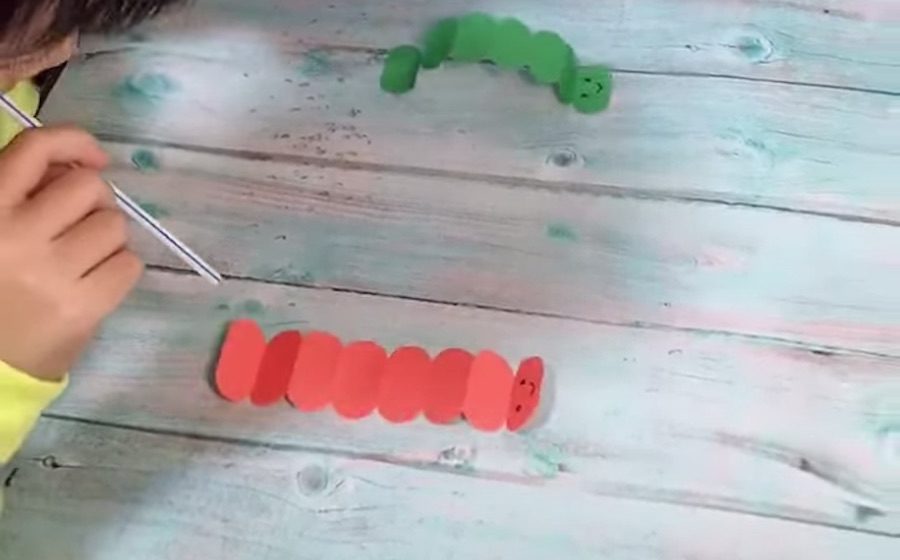 chapelhilles's tweet photo. Looking for a new activity this weekend? How about paper caterpillar races (#simplemost) or learning sign language? @NancyWenzl @JuliaOlmedo1 #staycreative #stayactive #neverstoplearning @NancyWenzl @JuliaOlmedo1 https://t.co/BDYLua9CHc