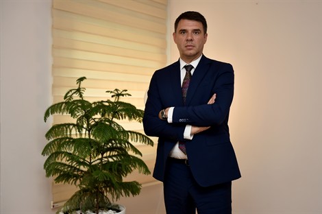 📰 <a href="/GPCG_EU/">Glavni pregovarač Aleksandar Drljević</a> Drljević za <a href="/AgencijaM/">M&M Agencija</a>:  Podrška EU pokazala je da građani te zajednice i CG dijele iste vrijednosti, svjesni da solidarnost u teškom periodu mnogo znači. Više je nego ikada jasno da je Brisel posvećen regionu.
Više na ➡️ eu.me
<a href="/VladaCG/">Vlada Crne Gore</a> #me4eu