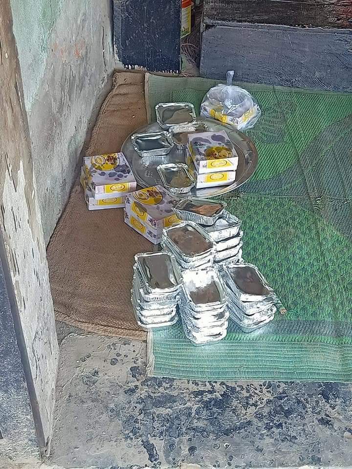 feeding_india's tweet photo. Youth from lucknow ensuring no one starve . Distributed Food packets and Home made food to them .
Fed more than 128 needy ones 
#Spread_Love_Not_Corona
#Insan_Bano 
.@rajnathsingh .@AdminLKO .@TOILucknow .@PibLucknow .@PibLucknow https://t.co/yM5AXs7Dds