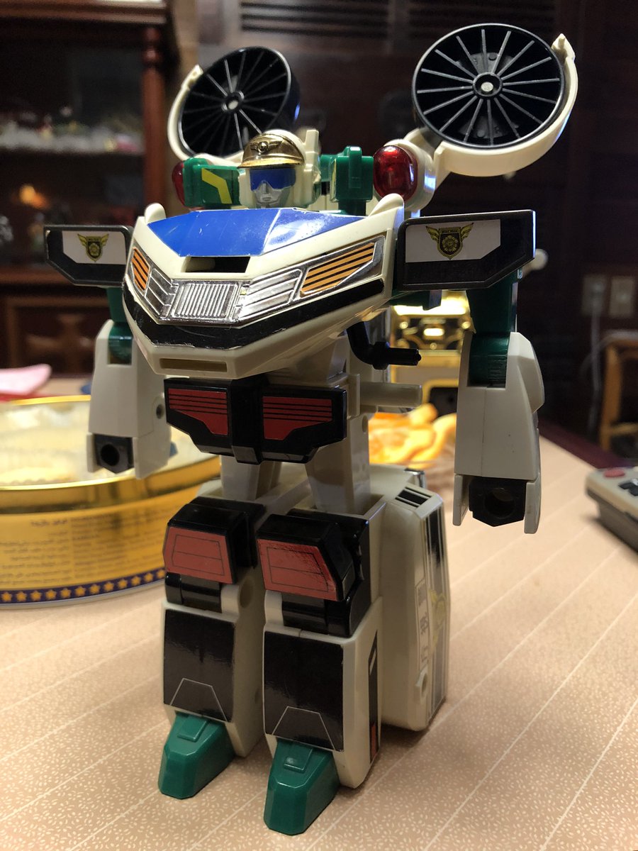 あるとん ガンマックスを入手 武器欠品 ガンマックス本体の右腕破損 電装系故障と中々のコンディションだけど ウチにあるガン バイクなしガンマックスに比べれば遊べる方だと思うw マックスキャノンの砲身 どこやったかなぁ