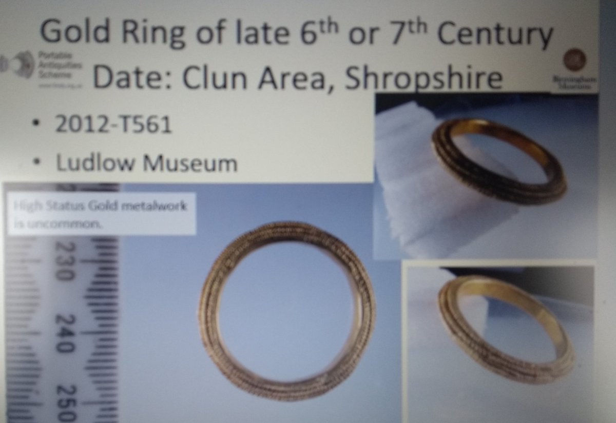 It is also echoed by finds such as this Massive Gold ring from South West Shropshire /  #Clun Area which is difficult to parallel. It is now in  @TheButterX 6/21
