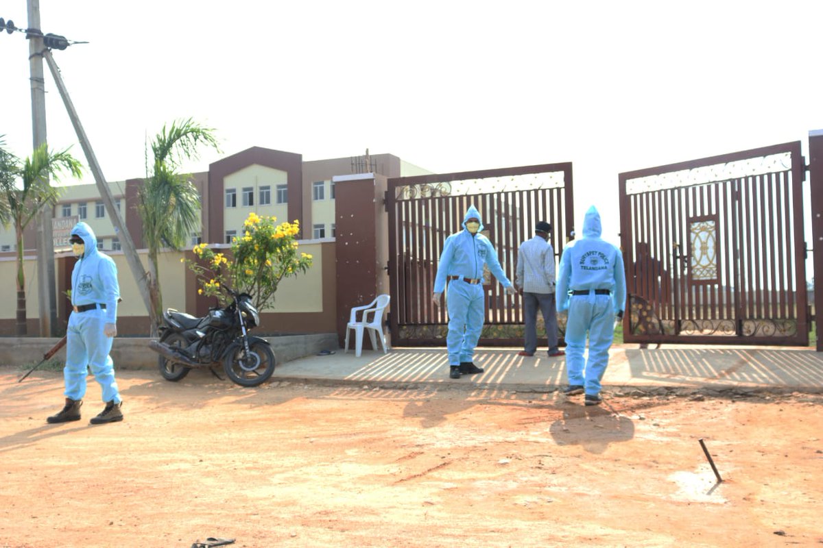 spsuryapet's tweet image. District Police Performed #GuardDuties at Isolation and Quarantine Centers  by Wearing #PersonalProtectionEquipment(PPEs) kits to contain Covid19. @TelanganaDGP @TelanganaCMO @HMOIndia @COVID19Tracking