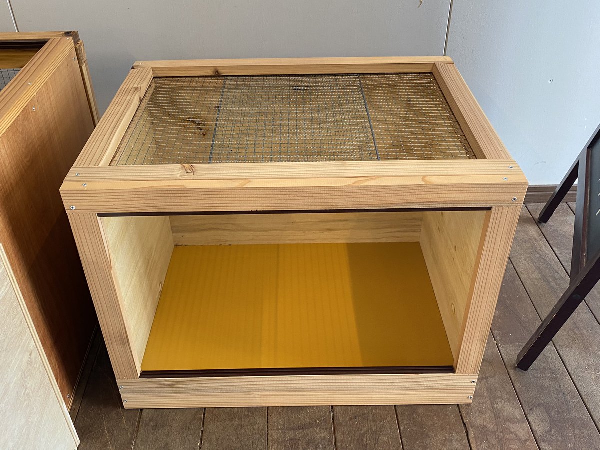 rephouse2's tweet image. 嫌なニュースばかりなので、
【木製ケージプレゼント企画！】
をやってみようかと思います！！1台かぎりですがよかったらご参加お願い致します！

★商品
木製ケージ 600×450×450
3mmガラス スライド扉
★応募方法
フォロー＆リツイート
★締切日
4/12(日)
★当選
4/14(火) DMにて当選お知らせ