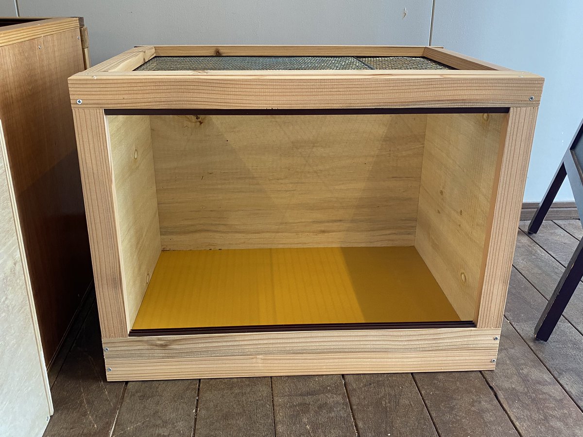 rephouse2's tweet image. 嫌なニュースばかりなので、
【木製ケージプレゼント企画！】
をやってみようかと思います！！1台かぎりですがよかったらご参加お願い致します！

★商品
木製ケージ 600×450×450
3mmガラス スライド扉
★応募方法
フォロー＆リツイート
★締切日
4/12(日)
★当選
4/14(火) DMにて当選お知らせ