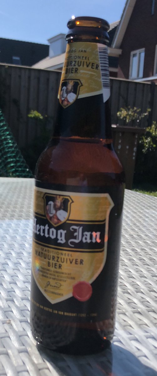 MJHemmer's tweet photo. Heren4LVB wint vandaag met 4-2 haar eerste zinderende virtuele competitiewedstrijd @TVDeDog . Wat een begin van de #competitie @KNLTB Nu een verdiend biertje op afstand met @dennisbakkum74 @donbrandjes @arjen_neele @reallypino  @TimvDuin @DaanvanDuin https://t.co/qqjMdUGYqx