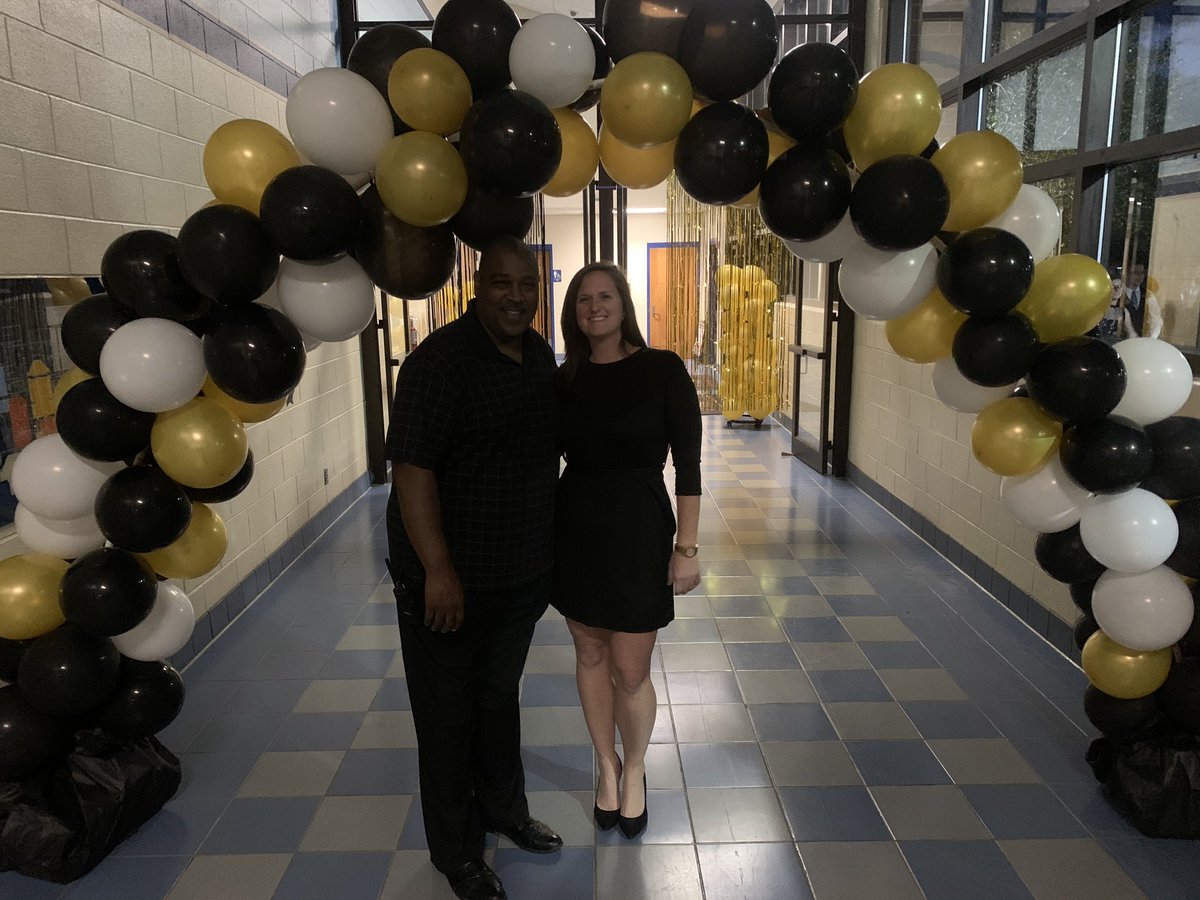 LaurenMilburn31's tweet photo. Morning memory pic! Homecoming 2019 with @LHSEAGLESMRCOX @CLCrocker3 @PNeidich @SamRudy94 @shannonhicks77 @DeputyCLMeyer #gregcarter https://t.co/xPNDubHTl3