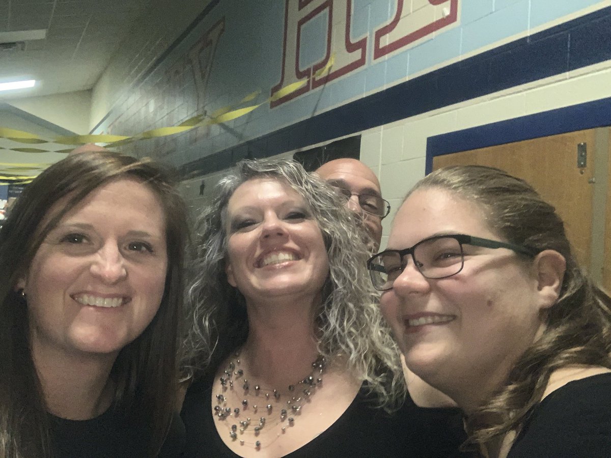 LaurenMilburn31's tweet photo. Morning memory pic! Homecoming 2019 with @LHSEAGLESMRCOX @CLCrocker3 @PNeidich @SamRudy94 @shannonhicks77 @DeputyCLMeyer #gregcarter https://t.co/xPNDubHTl3