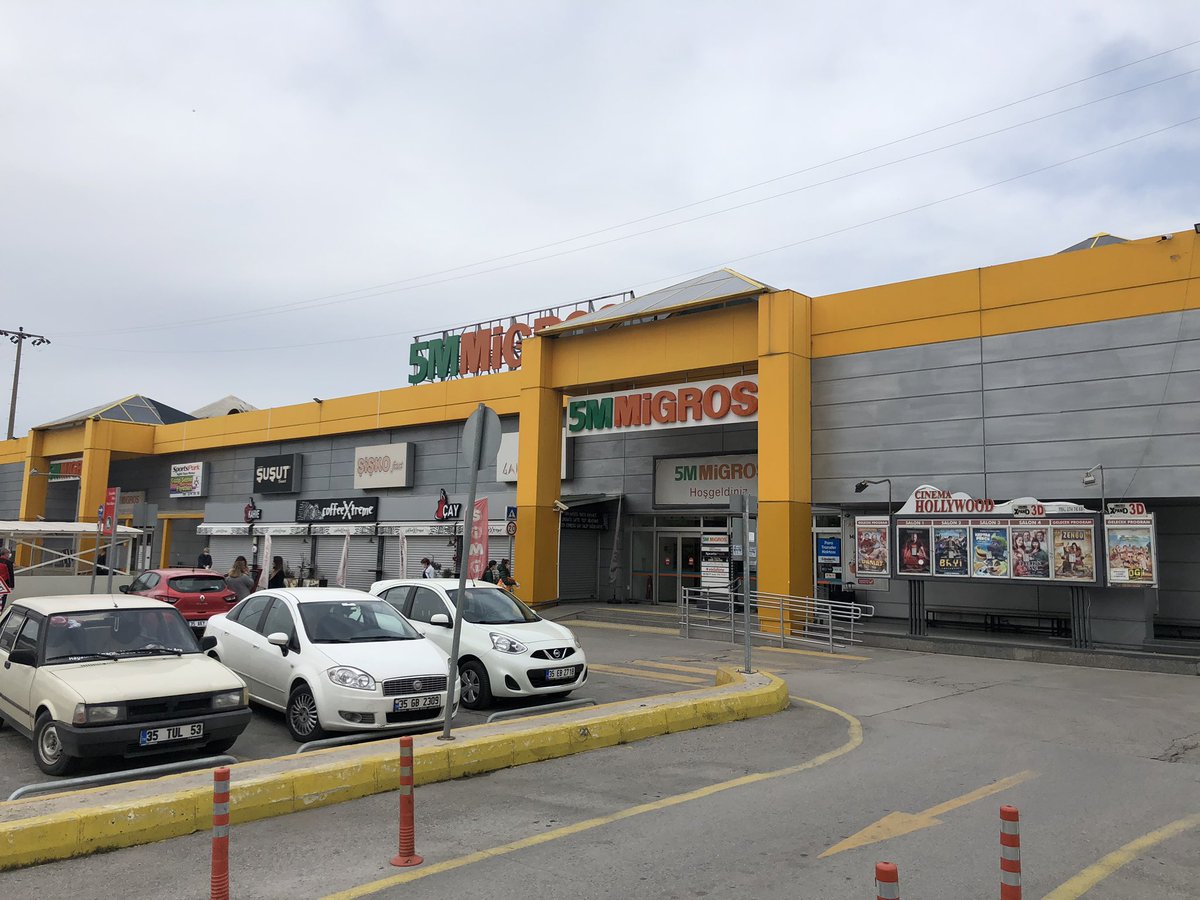 FIRSATÇI MİGROS!
.
.
Evet arkadaşlar. Burası İZMİR Sarnıç <a href="/Migros_Turkiye/">Migros Türkiye</a> İçeri maskesiz almıyorlar. Almak istersen maske 35 lira. Bunun gibi bir çok yer vardır elbet. 
Ama halk sağlığı değil para sağlıklarını düşünmeleri ayrı bir ....!
.
. #20yassokagacikmayasagi