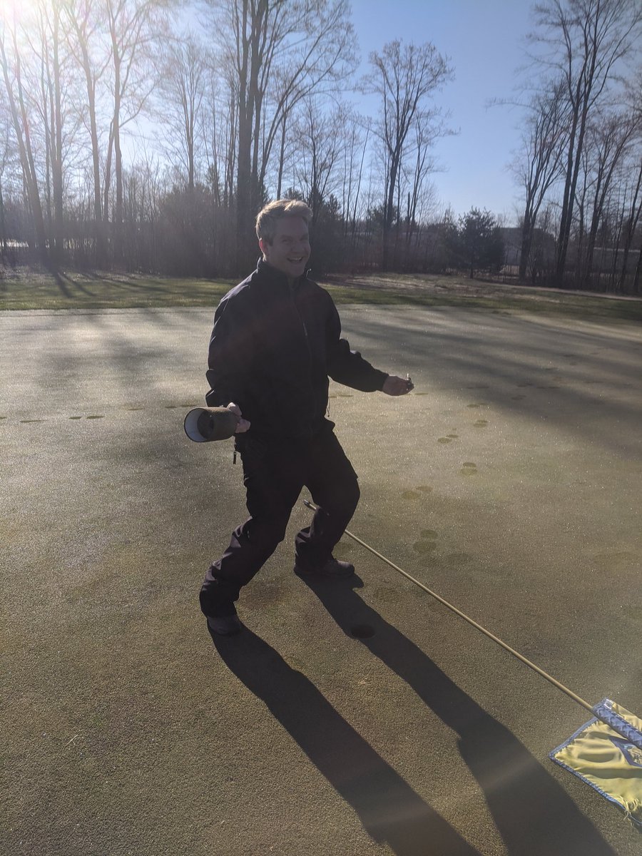 SandRidgeTurf's tweet photo. Should be a great day for golf. @KortemanPGA setting up the front nine today. @TheMayfieldSR https://t.co/bh1voaVQrZ