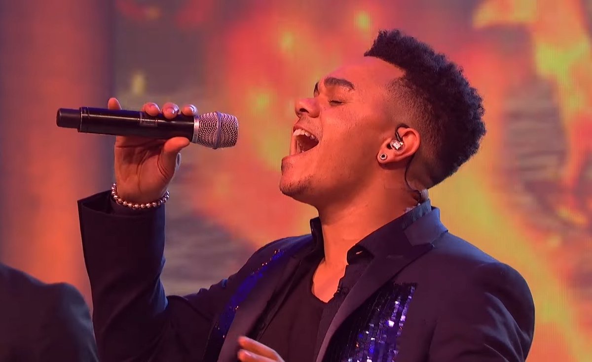 Normsi2's tweet photo. @DannyColliganUK @GaryBarlow @Brad_J_J @JasonBrockMusic Loved Gary Barlow's face when Jason hit those BIG high notes!
#LISNightfall #Nightfall 
#LetItShine 💫💫💫💫💫 https://t.co/mMStlM7iZa