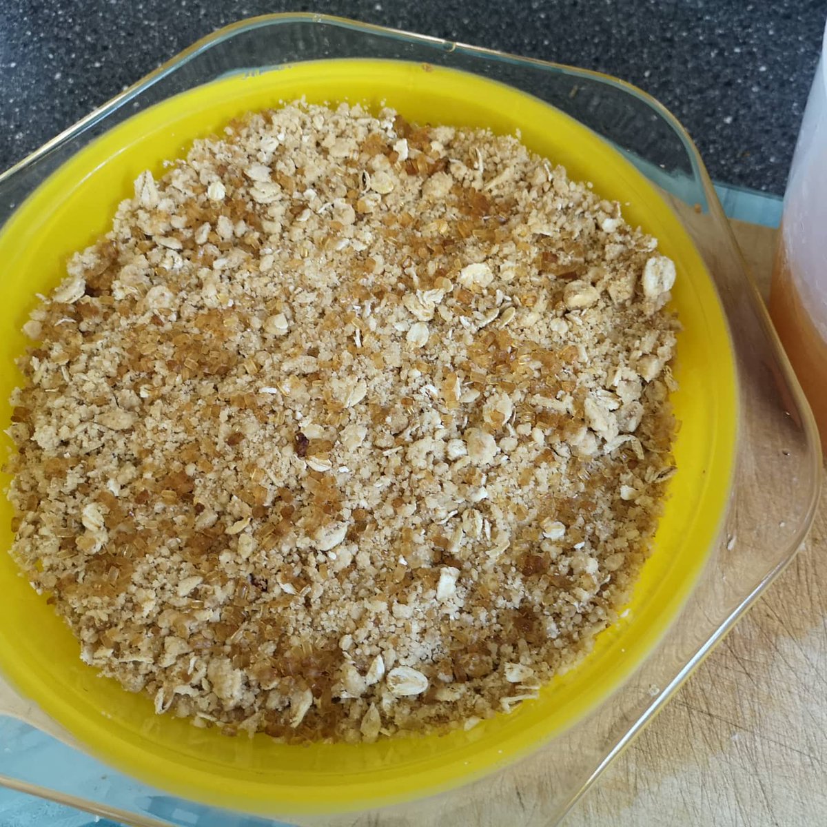 DigiDaughter's tweet photo. Guess-made a crumble top to cover frozen garden rhubarb given to me by my mum last summer 😋 Flour, oats, ground ginger, brown sugar, butter, no measuring (impulse-cook laziness 😂). Thankfully it worked, crunchy &amp; tasty, drowned in custard 💛 #rhubarb #crumble #Yumble https://t.co/SdyXs21KKq